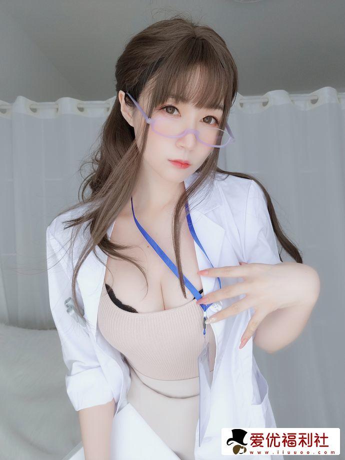 白银81白银小兔子可爱诱人 白银81和摇摇乐一起拍摄的作品叫什么？-5
