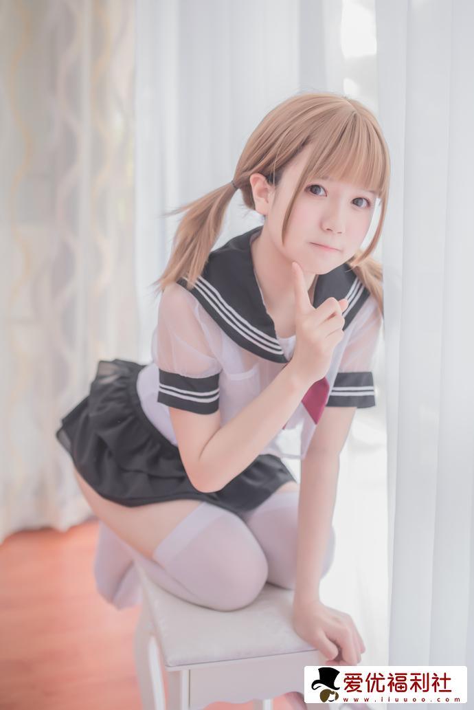 超吸睛！白金saki校园水手服勾引起学生时期的美好时光-3