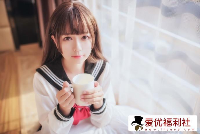 超吸睛！白金saki校园水手服勾引起学生时期的美好时光-1