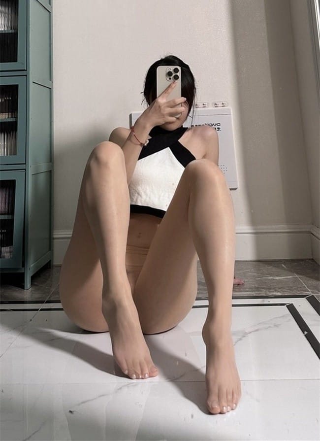 [微密圈]陈妮妮 – 红色脚掌[51P-143MB]