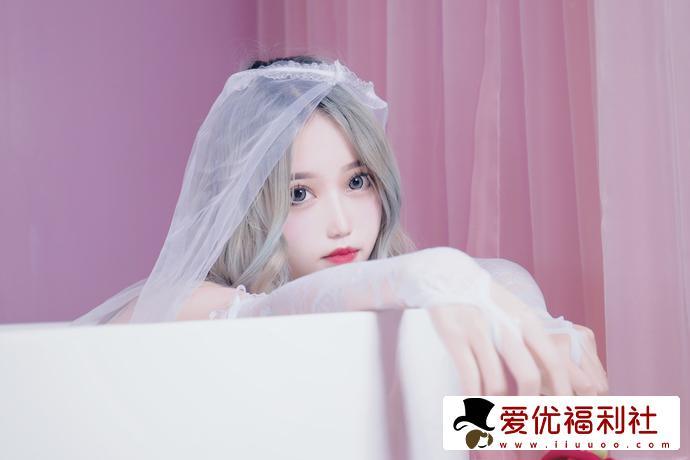 全程车内不盖被子做运动打扑克视频网友直呼太刺激了-1
