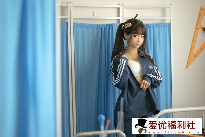 可爱少女蠢沫沫下班后还要检查身体 图集中另一个人是谁-2