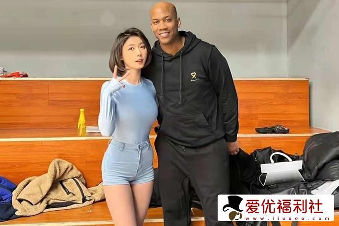 聂小雨黑色皮衣3分25秒吃鸡视频哪里可以看？多人运动是什么内容？-6