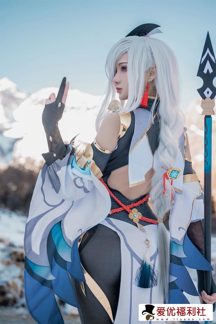 如月灰超绝申鹤Cosplay，冻上雪山也要还原完美角色！-4