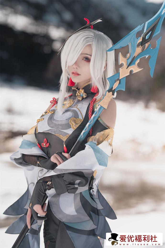 如月灰超绝申鹤Cosplay，冻上雪山也要还原完美角色！-5