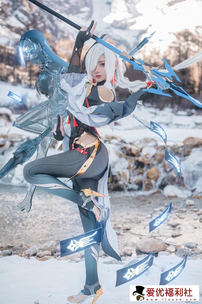 如月灰超绝申鹤Cosplay，冻上雪山也要还原完美角色！-6