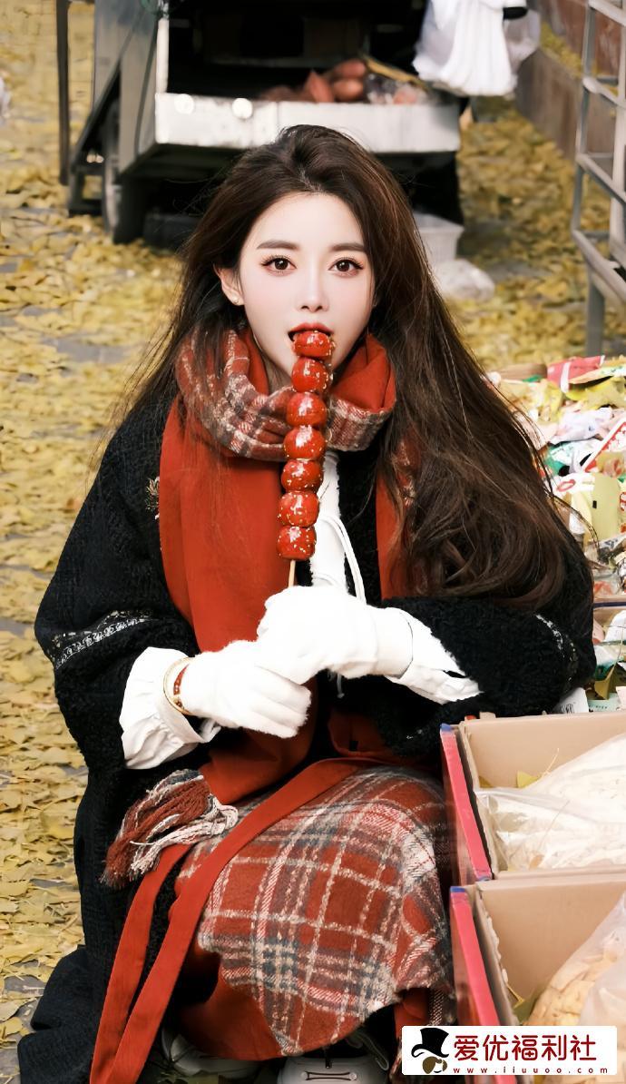 闪耀网络的微密女神猪小七：活力四射的95后街拍女神-4