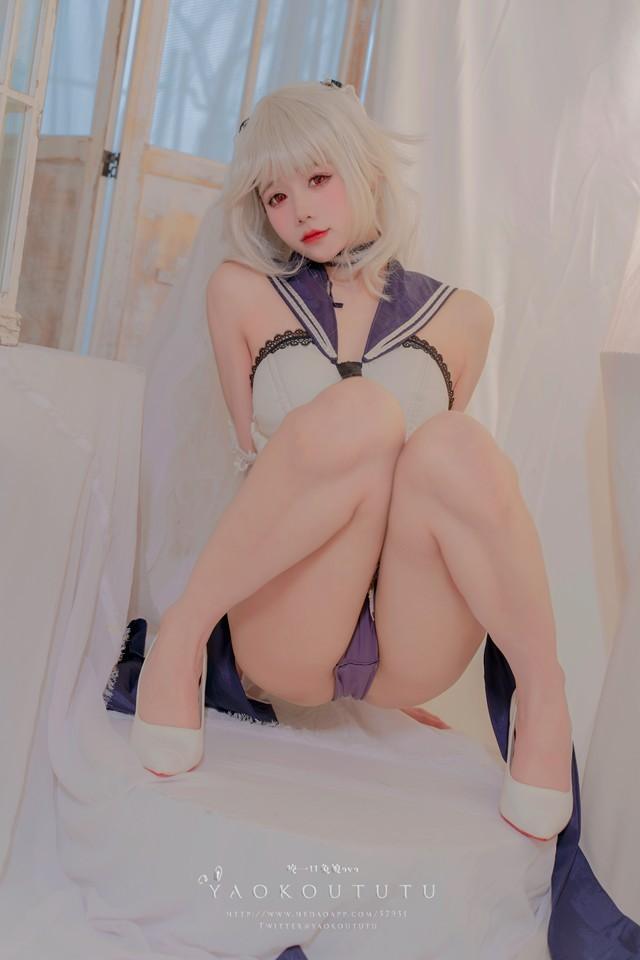 咬一口兔娘(yiko湿润兔) – 九月T3专属特典『梳妆的大小姐-可畏』[57P 925MB]