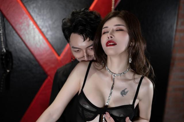 鹿八岁baby – 绫 [17P-485MB]