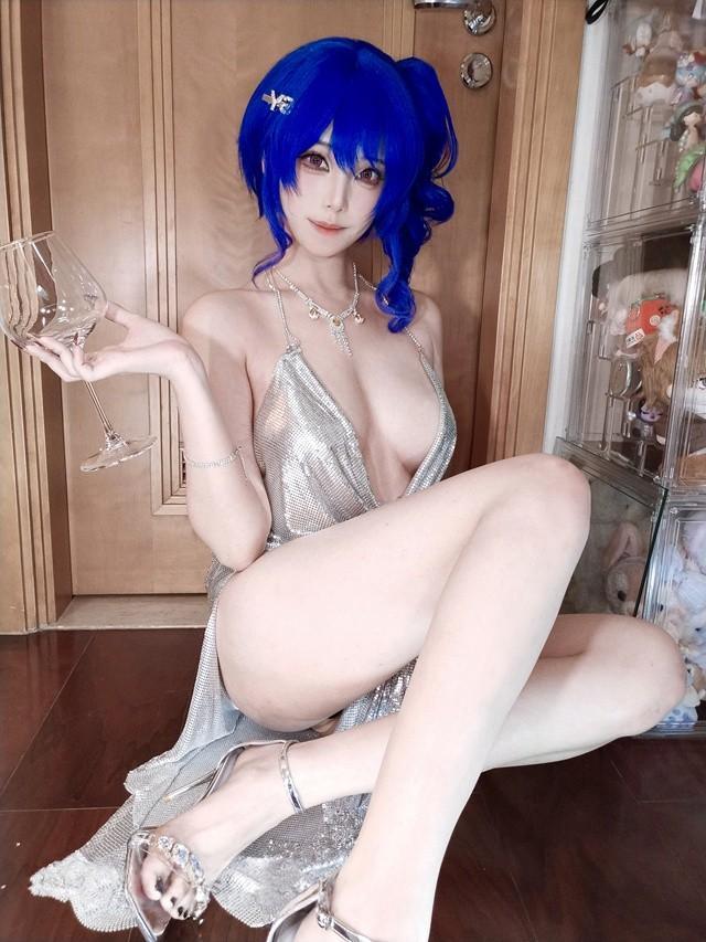 蜜汁猫裘 – NO.123 碧蓝航线 圣路易斯礼服自拍 [16P1V-1.23GB]